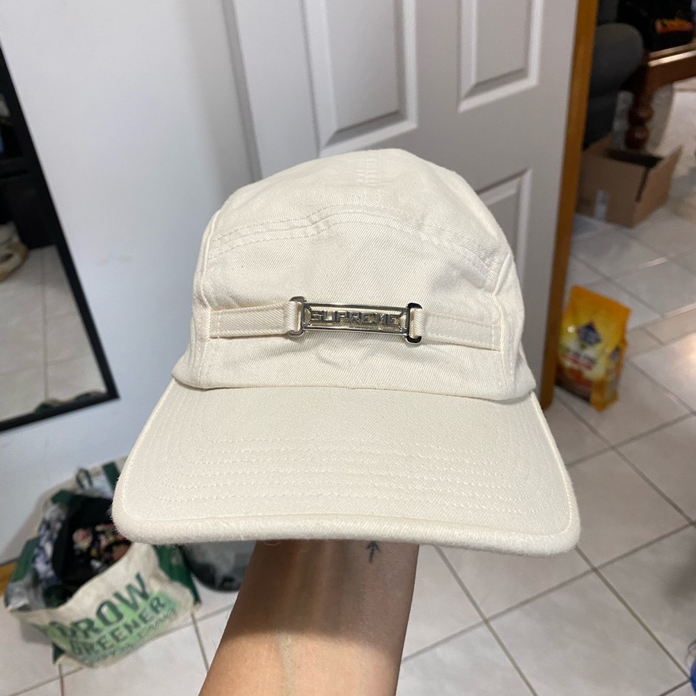SUPREME Name Plate Camp Cap - Natural